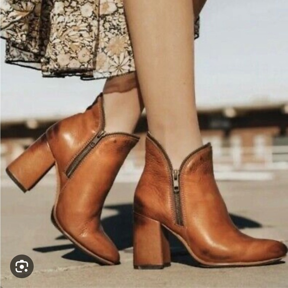 New Jeffrey Campbell Achava Bootie in Nude Suede Leather 7M